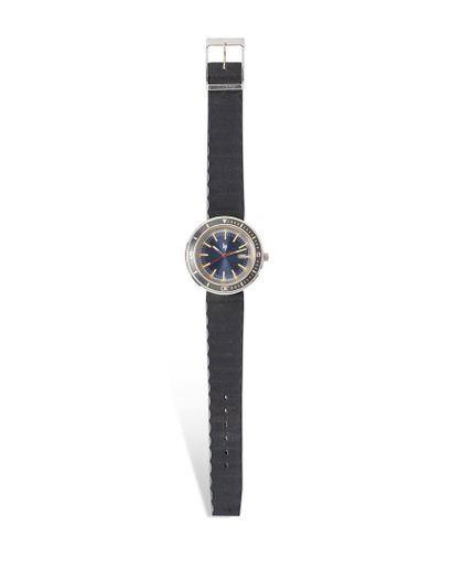 null LIP 

Vers 1970

N° 102871

Montre bracelet pour homme en acier, cadran bleu,...
