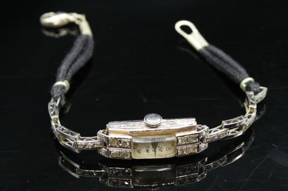 null Montre bracelet de dame en or gris 18k (750), boîtier rectangulaire orné de...