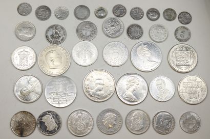 null Lot of more than 80 silver coins 

foreign coins, very varied, mainly 20th century...