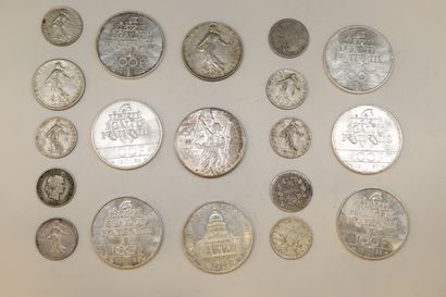 null Lot de pièces en argent principalement françaises, XIXe et XXe siècle. 

Poids...