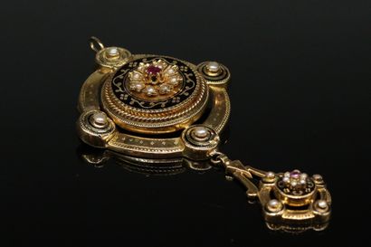 null Broche-pendentif Napoléon III or jaune 18k (750) orné de petites perles et de...