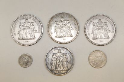null Ensemble de pièces en argent comprena	nt : 

- 3 x 50 francs Hercule (1974 ;...
