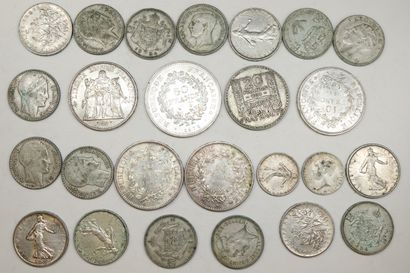 Lot de pièces en argent composé de :

5 Francs...
