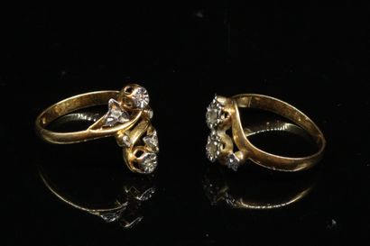 null Lot de deux bagues en or jaune et gris 18k (750) ornées de petits diamants....