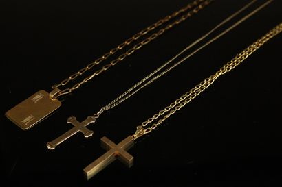 null Lot d'or jaune 18k (750) composé de croix, chaine, médaillon. 

Poids : 27.33...