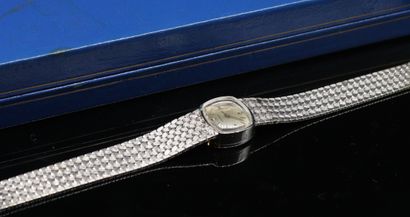 null LONGINES 

Montre bracelet de dame, boitier en or gris 18k (750), cadran à fond...