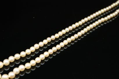 null Collier de perles de culture en chute, le fermoir en or gris 18k (750) orné...