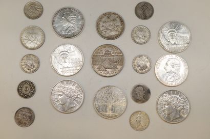 null Lot de pièces en argent principalement françaises, XIXe et XXe siècle. 

Poids...