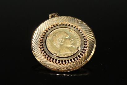 null Pendentif en or jaune 18k (750) retenant une pièce de 20 francs Napoléon III...
