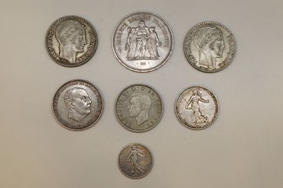 null Lot of silver coins mainly XXth. 

Weight : 120 g.