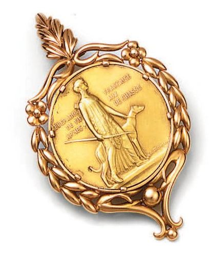 null Médaille en or jaune, formant pendentif, représentant Diane Chasseresse (prix...