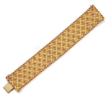 null Large bracelet souple en or jaune tressé, partiellement amati. Poids: 65 g....