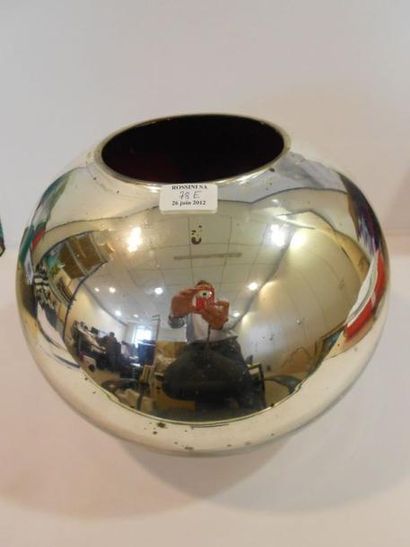 null Vase boule en verre chromé.Vers 1940.Haut. : 30 cm diam. : 34 cm.
