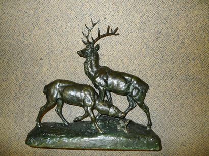 MASSON Jules Edmond, 1871-1932 Cerf et biche Groupe en bronze à patine vert nuancé...