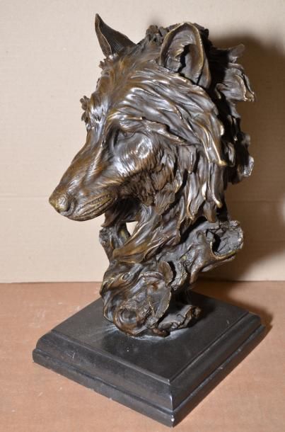 ÉCOLE MODERNE Tête de loup Bronze à patine brune à nuances dorées, socle en marbre...