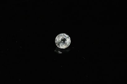 null Round sapphire on paper. 

Probably Ceylon. 

Weight : 0.64 ct. 



Diameter...