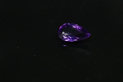 null Importante amethyste poire sur papier. 

Poids : 29.50 cts.