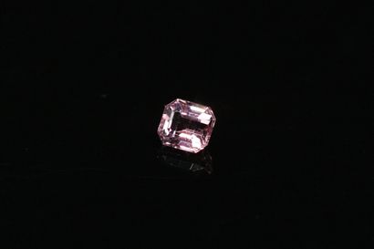 null Pink tourmaline with cut sides on paper. 

Weight : 1.47 ct.