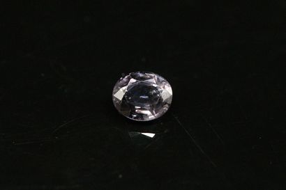 null Oval bluish-purple spinel on paper. 

Weight : 1.22 ct. 



Dimensions : 6.6mm...