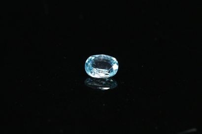 null Zircon naturel bleu ovale sur papier. 

Poids : 2.13 cts. 



dimensions : 7.8mm...