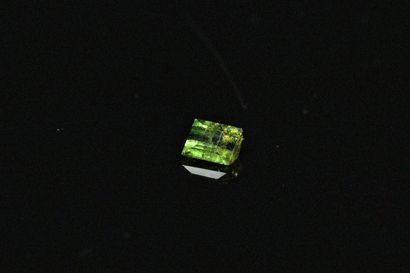 null Tourmaline baguette on paper. 

Weight : 1.45 ct.