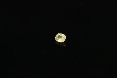 null Oval yellow sapphire on paper. 

Weight : 1.26 ct.