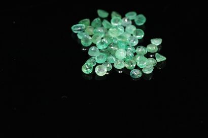 null Mixed round emeralds on paper. 

Total weight : 4.50 cts.