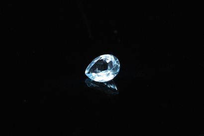 null Pear topaz on paper. 

Weight : 2.85 cts