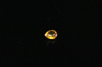 null Yellow pear sapphire on paper. 

Weight : 0.45 ct.