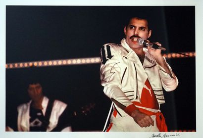 null Freddie Mercury Sanremo 1984

tirage sur papier Fine Art, signé a l'encre noire...