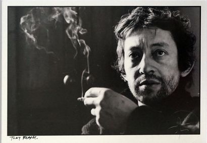 null Serge Gainsbourg en studio 1969

tirage sur papier argentique, signé a l'encre...