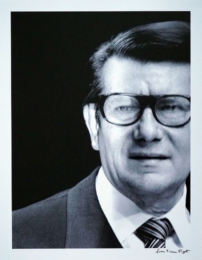 null Yves Saint Laurent



tirage sur papier argentique, signé a l'encre noire sous...