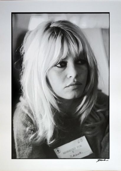 null Brigitte Bardot

tirage sur papier Baryta , signé a l'encre noir sous l'image...