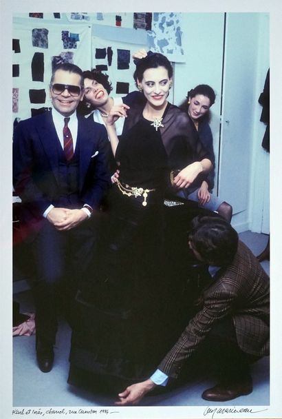 null Karl Lagerfeld et Inès, Chanel 1984

tirage sur papier argentique, signé a l'encre...
