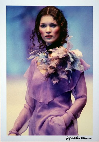 null Kate Moss 

tirage sur papier Fujifilm, , signé et numéroté 3/20 par l'auteur

54...
