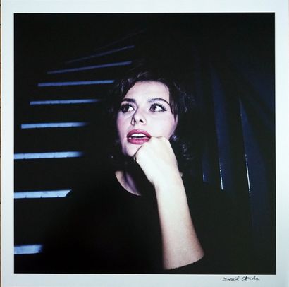 null Sophia Loren

tirage sur papier argentique, signé a l'encre noire sous l'image...