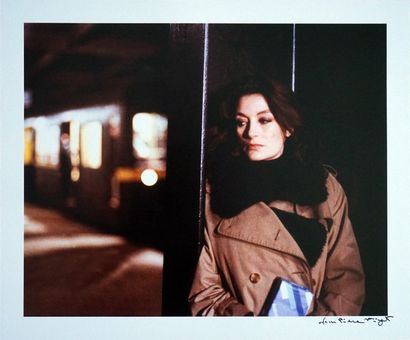 null Anouk Aimée

tirage sur papier Fujifilm, signé a l'encre noire sous l'image...