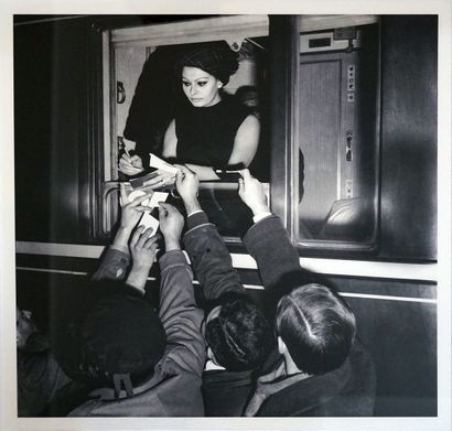 null Sophia Loren Rome 1965

tirage sur papier Fine Art, signé , certificat d'authenticité

45...