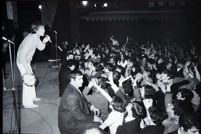 null Mick Jagger a L'Olympia 1964

tirage sur papier Baryta, signé a l'encre noire...