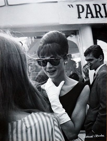 null Audrey Hepburn Paris 1962

tirage vintage sur papier Baryta, signé a l'encre...