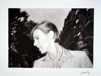 null David Bowie

tirage sur papier Fujifilm, signé a l'encre noire sous l'image...