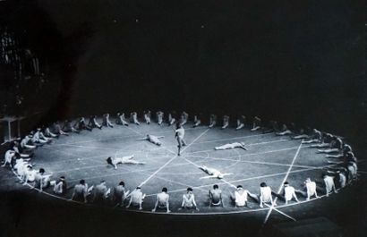 null Ballet 9 eme Symphonie Béjart 1963 

tirage vintage, tampon de l'auteur au dos...