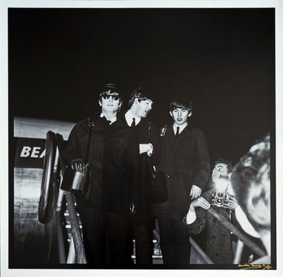 null The Beatles Orly 1964

tirage sur papier Baryta, signé a l'encre dorée sur l'image...