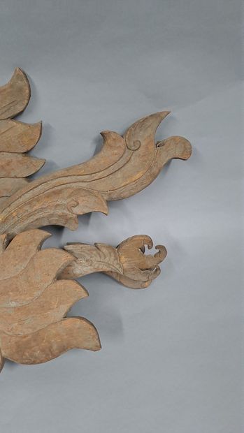 null THAILANDE - XIXe siècle
Deux fragments d'élément architectural en forme d'oiseaux...