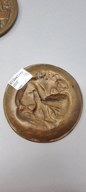 null CURIOSA
Three bronze discs with erotic subjects:
- cupelle representing a scene...