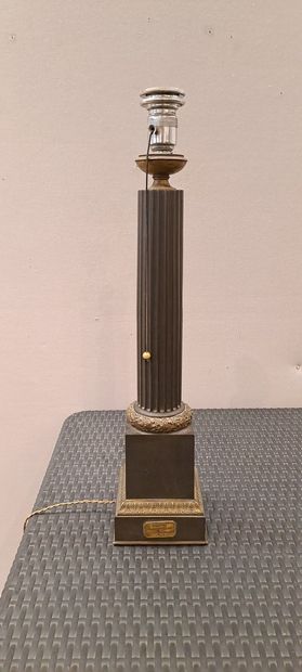 null Column lamp in patinated sheet metal, gilded and gilt bronze, the fluted shaft...