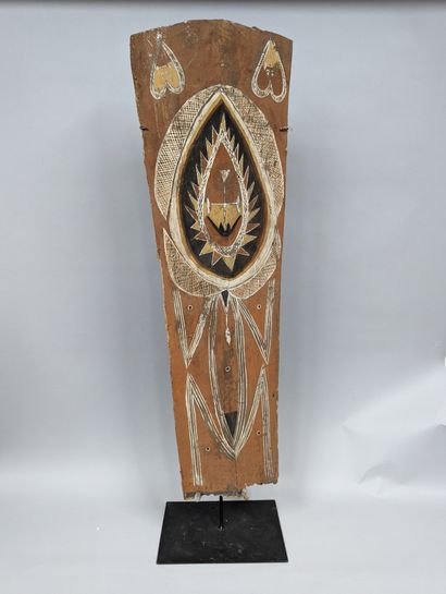 null Australia
Set of two painted aboriginal barks. 
H. 62 cm / H. 103 cm