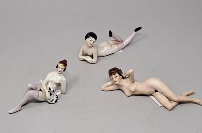 null CURIOSA
Three erotic female subjects :
- nude woman lying down in polychrome...