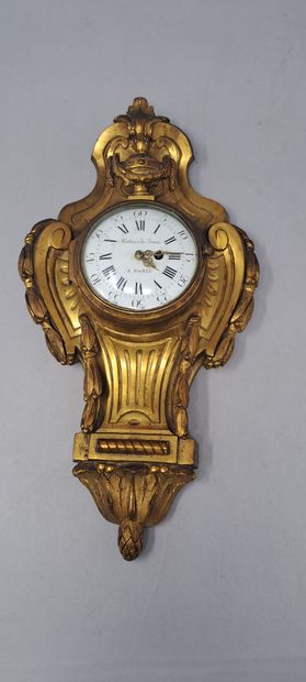 null Wall clock in bronze with gilded and chased decoration of gadroons, falls of...