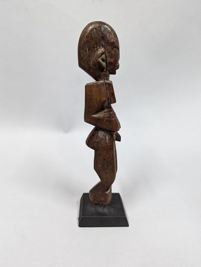 null Burkina Faso
Gourounsi statuette of cubist construction, wood with brown patina....